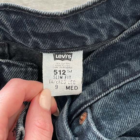 The perfect vintage Levi’s dark wash mom jeans - Picture 5 of 5